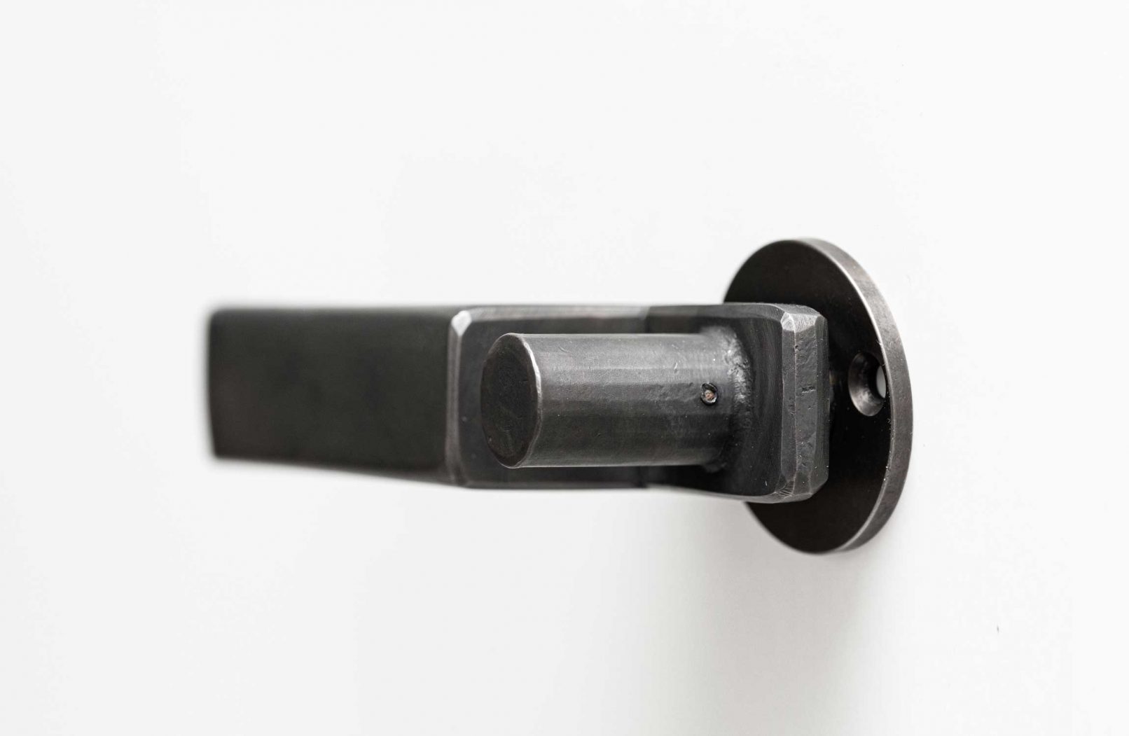 Seitenansicht Türdrücker Nr. 10 aus Bronze geschmiedet