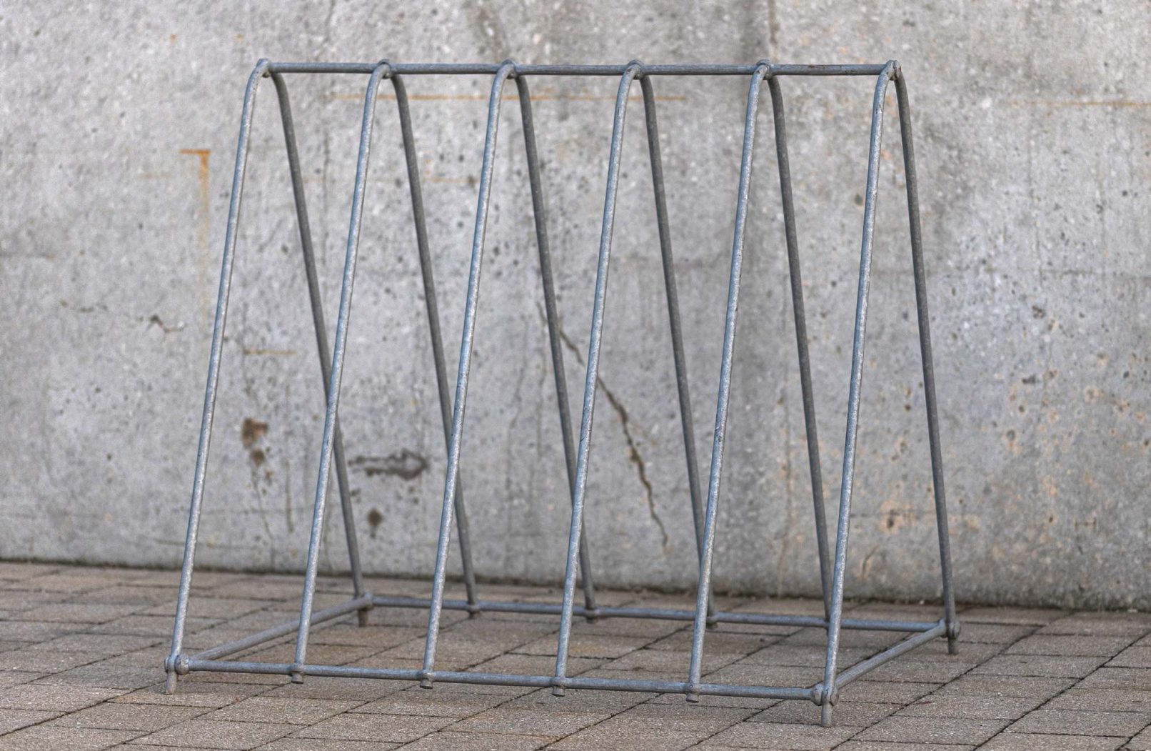 Fahrradständer Rota aus Eisen geschmiedet, feuerverzinkt mit Glimmerfarbe gestrichen