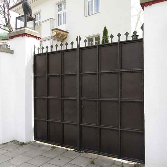 Gestaltung Zaun- und Toranlage nach historischem Vorbild