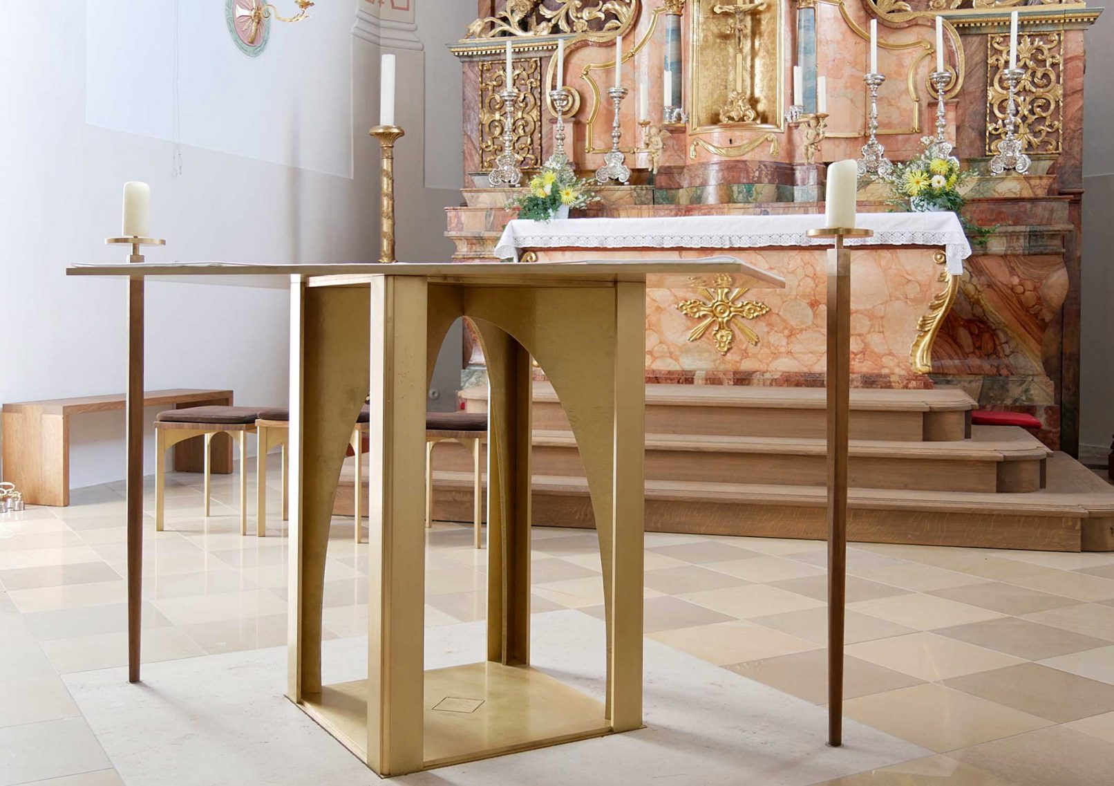 Ansicht neu gestalteter Altar