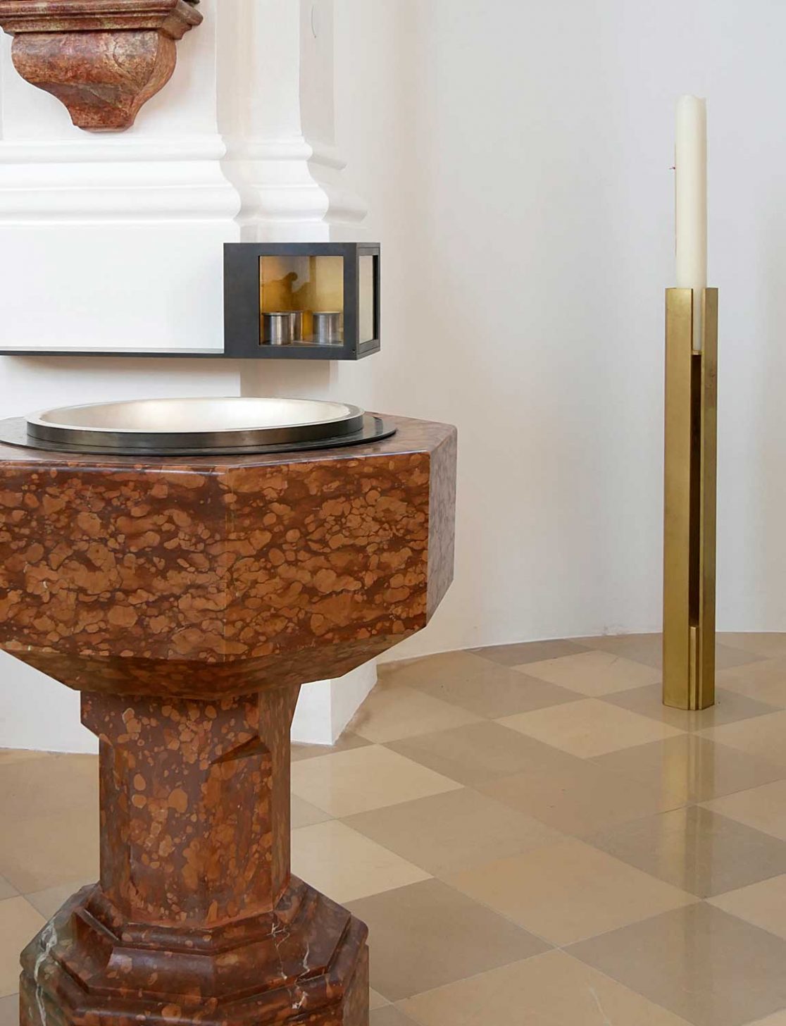 Der neu gestaltete Taufort in der Kirche Maria Himmelfahrt, Schönau