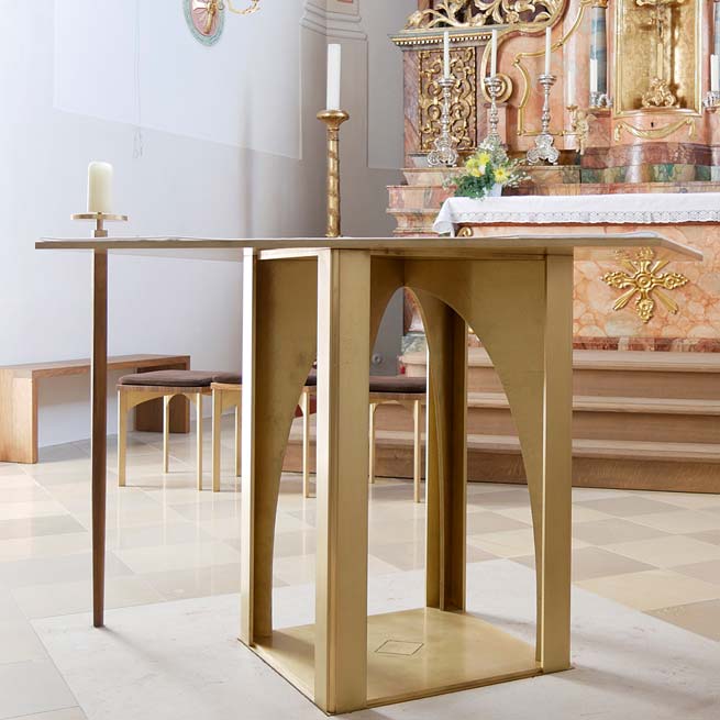 Neugestaltung Altarraum und Taufort von Maria Himmelfahrt Schönau