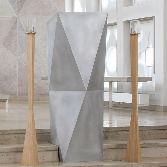 Neue Ausstattung Altarraum aus Aluminium