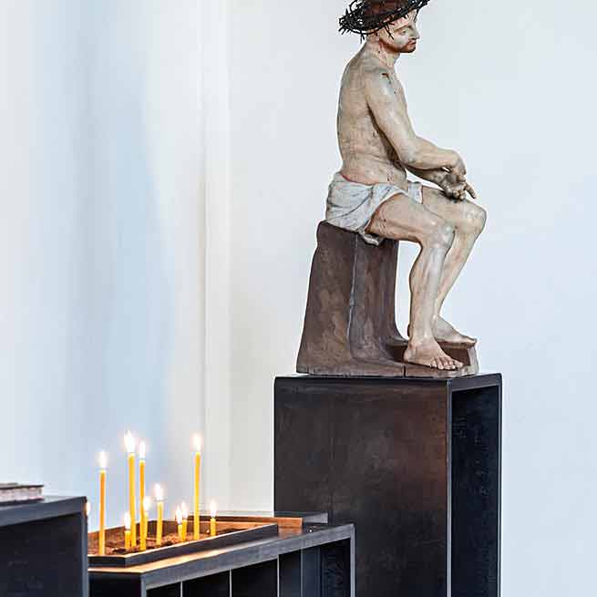 Opferkerzenbank aus Stahl geschmiedet