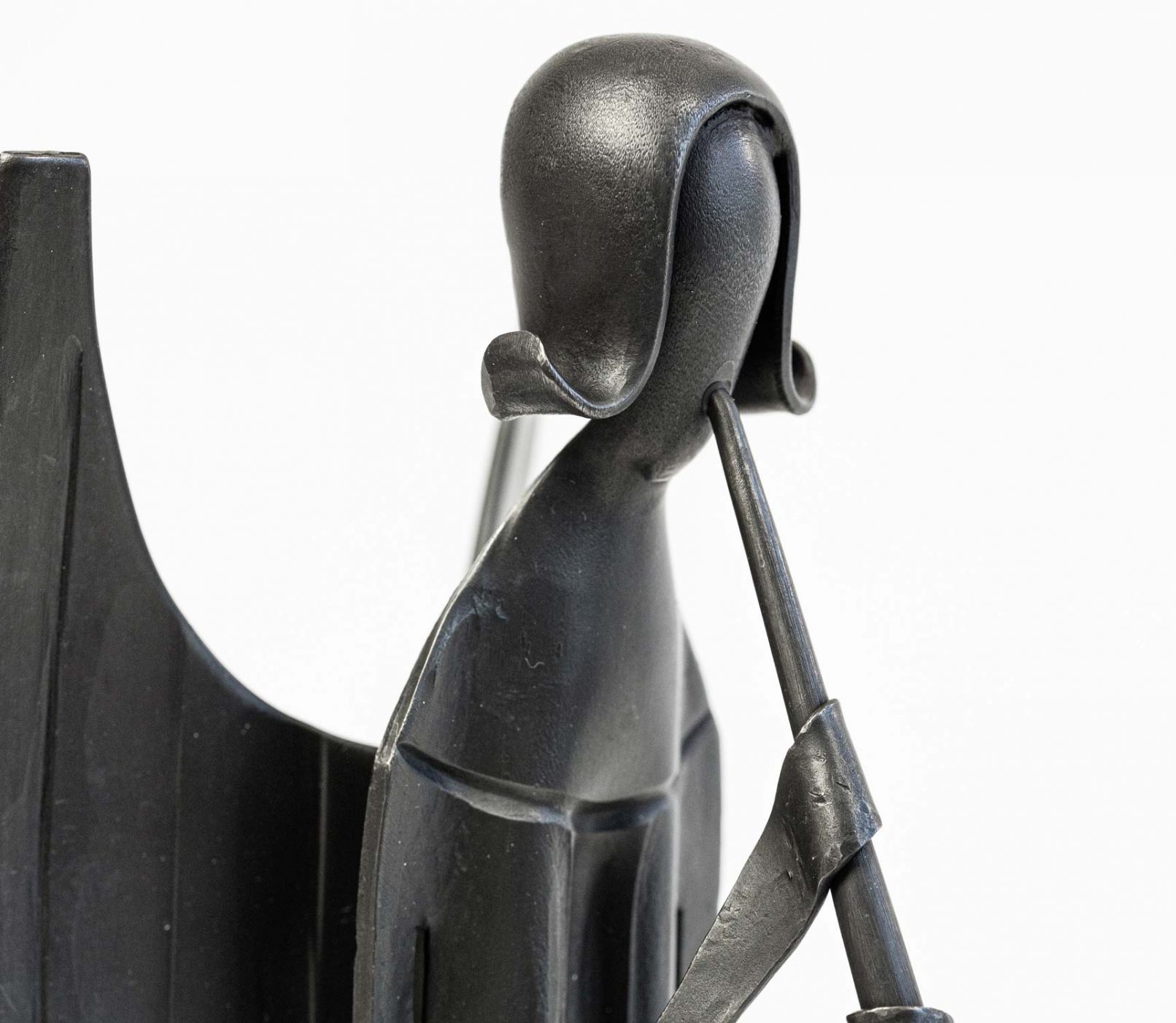 Detail der Kleinskulptur Engel aus Bronze