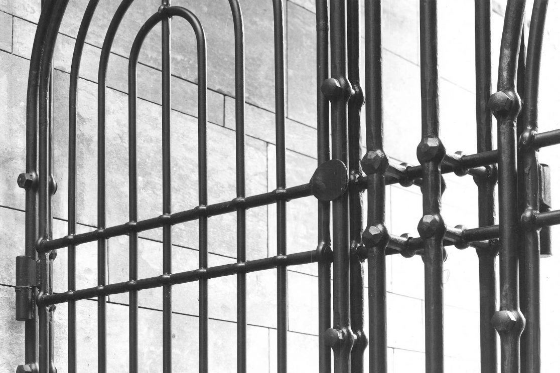 Geschmiedetes Gitteror Neue Pinakothek München - Detail der Verbindungen