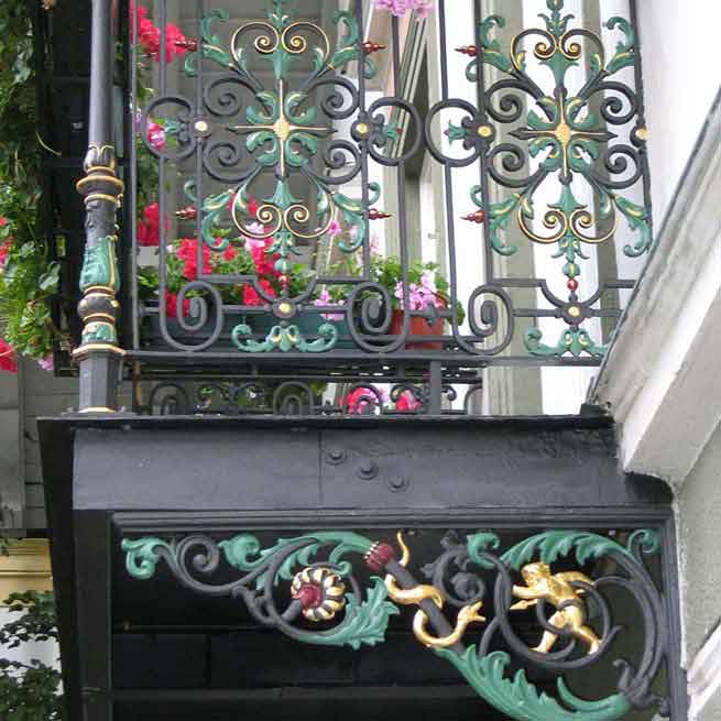 Restaurierung eines gusseisernen Balkons
