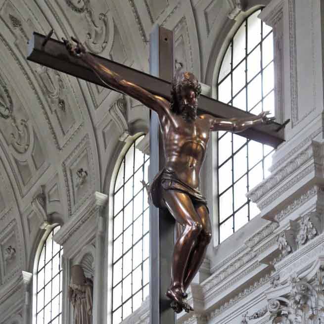 Geschmiedetes Bronzekreuz für Christusfigur von Giambologna