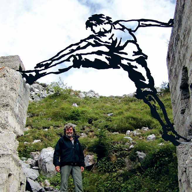 Skulptur „Der Kletterer“ für das Messner Mountain Museum