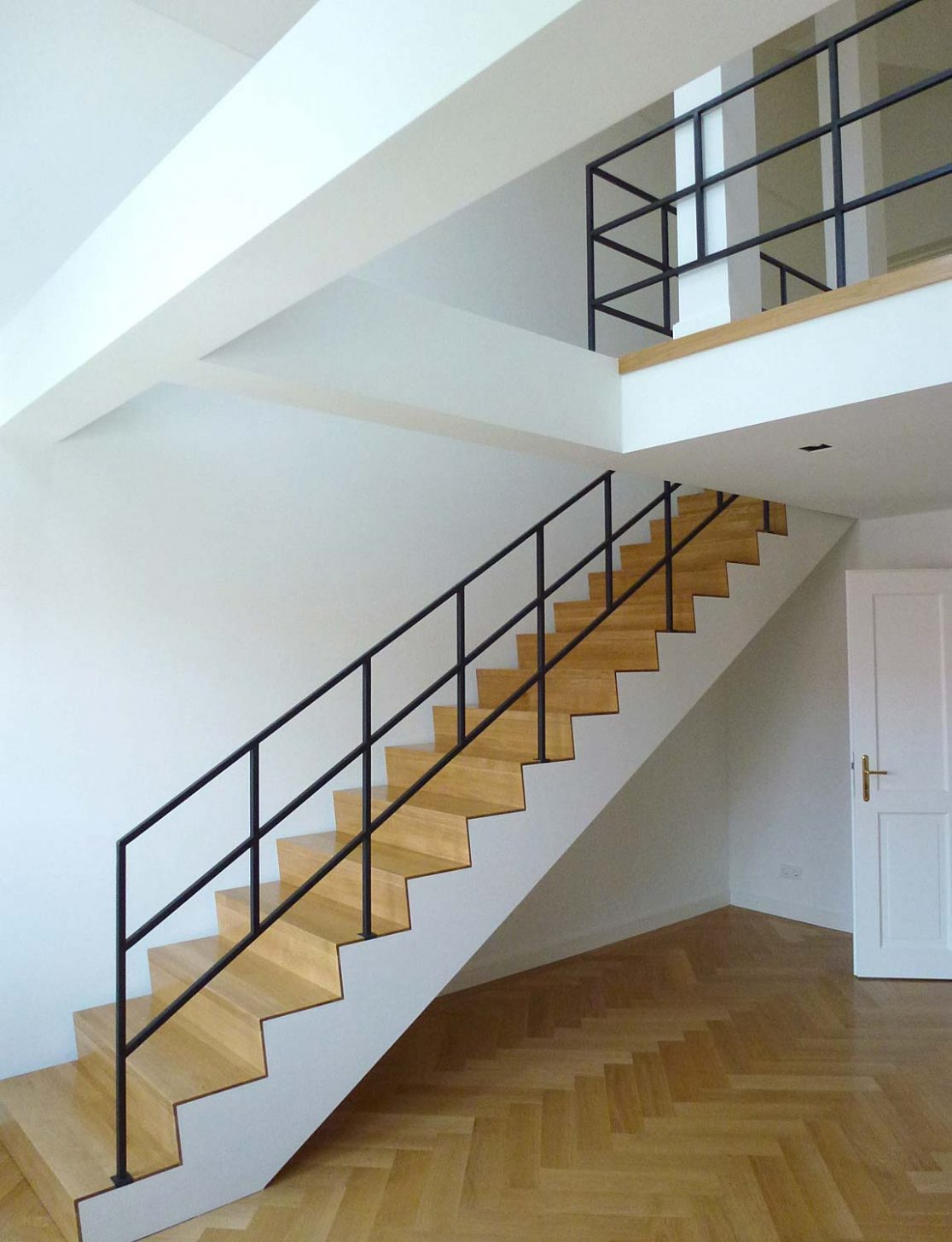 Treppengeländer aus Eisen, Sicht von unten