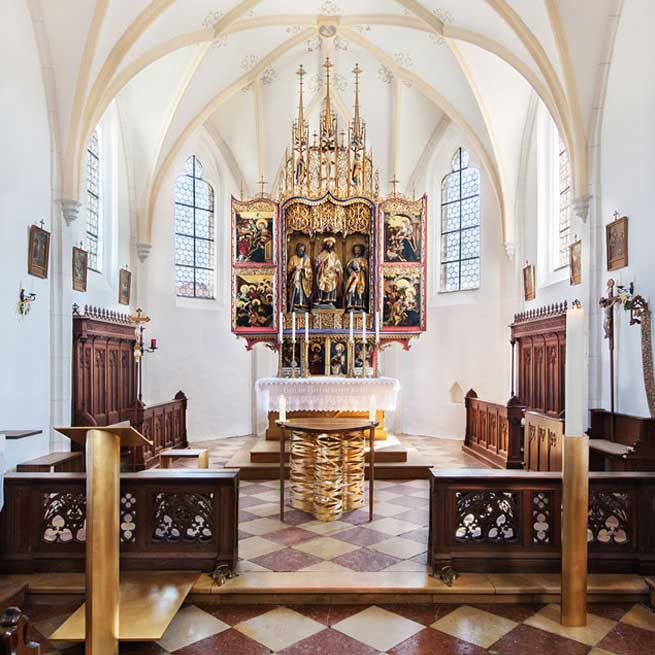 Zeitgenössischer Altar aus Bronzeblech