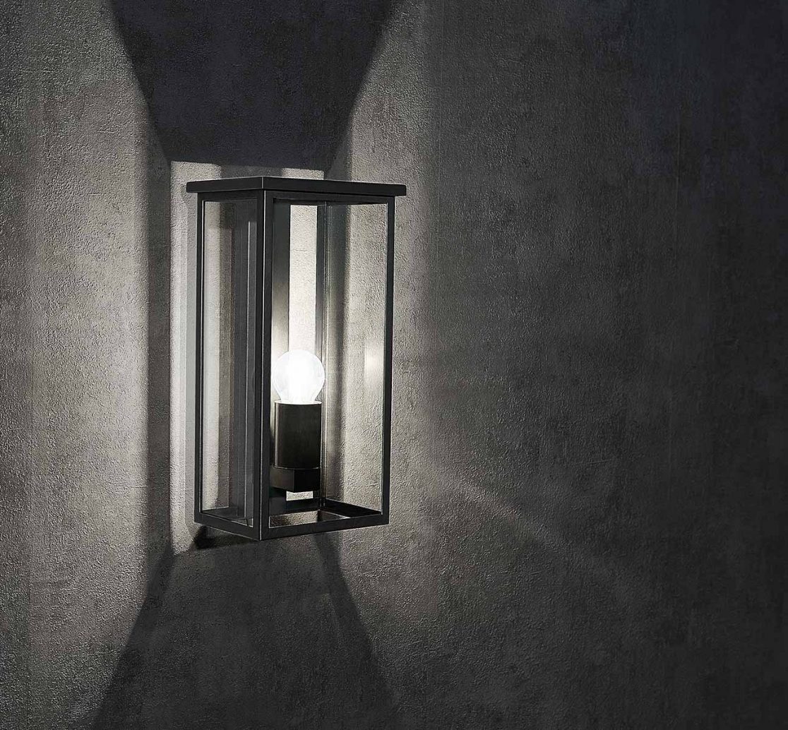 Hausleuchte Cubus an Wand montiert