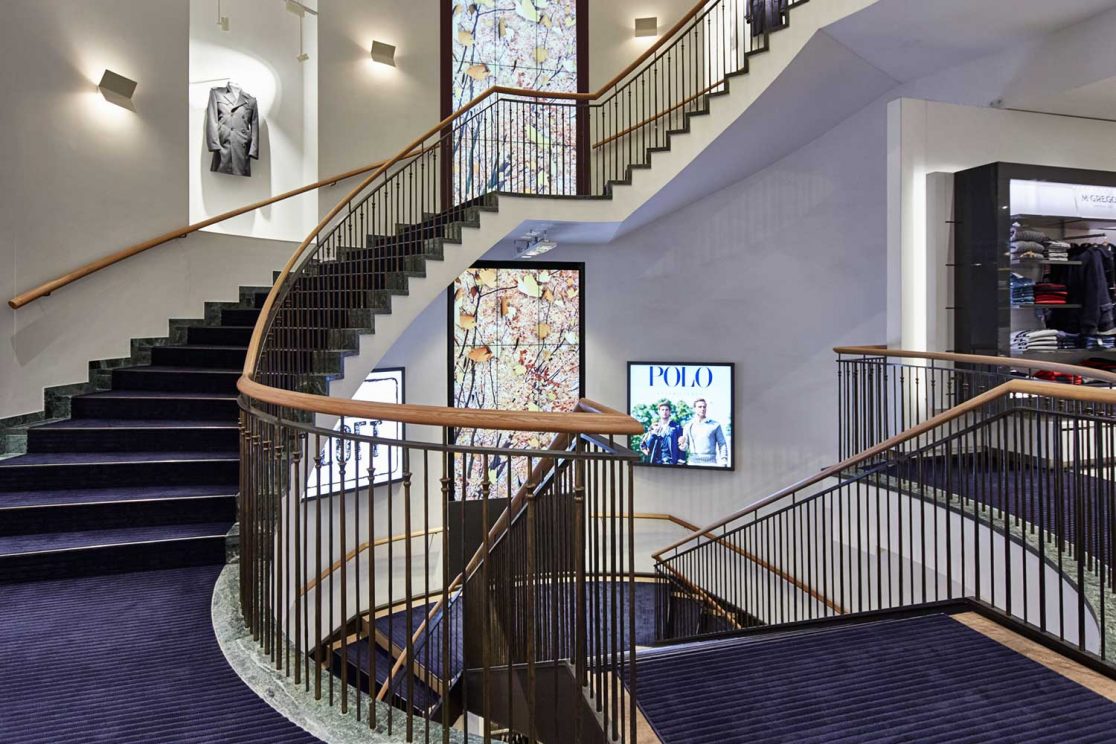 Blick Treppenabgang Hirmer München