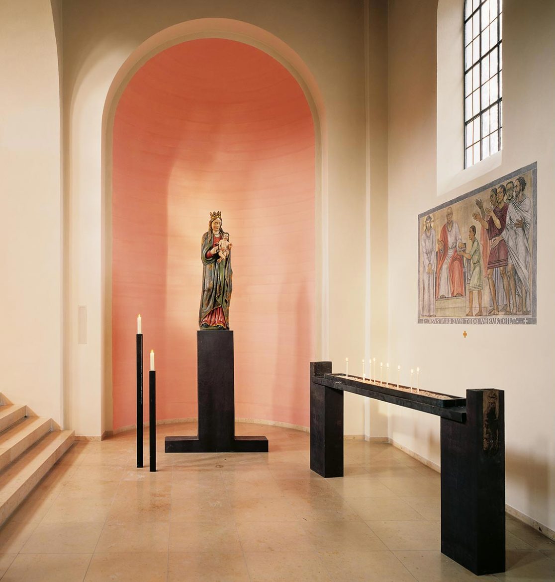 Marienstele aus massivem Stahl geschmiedet