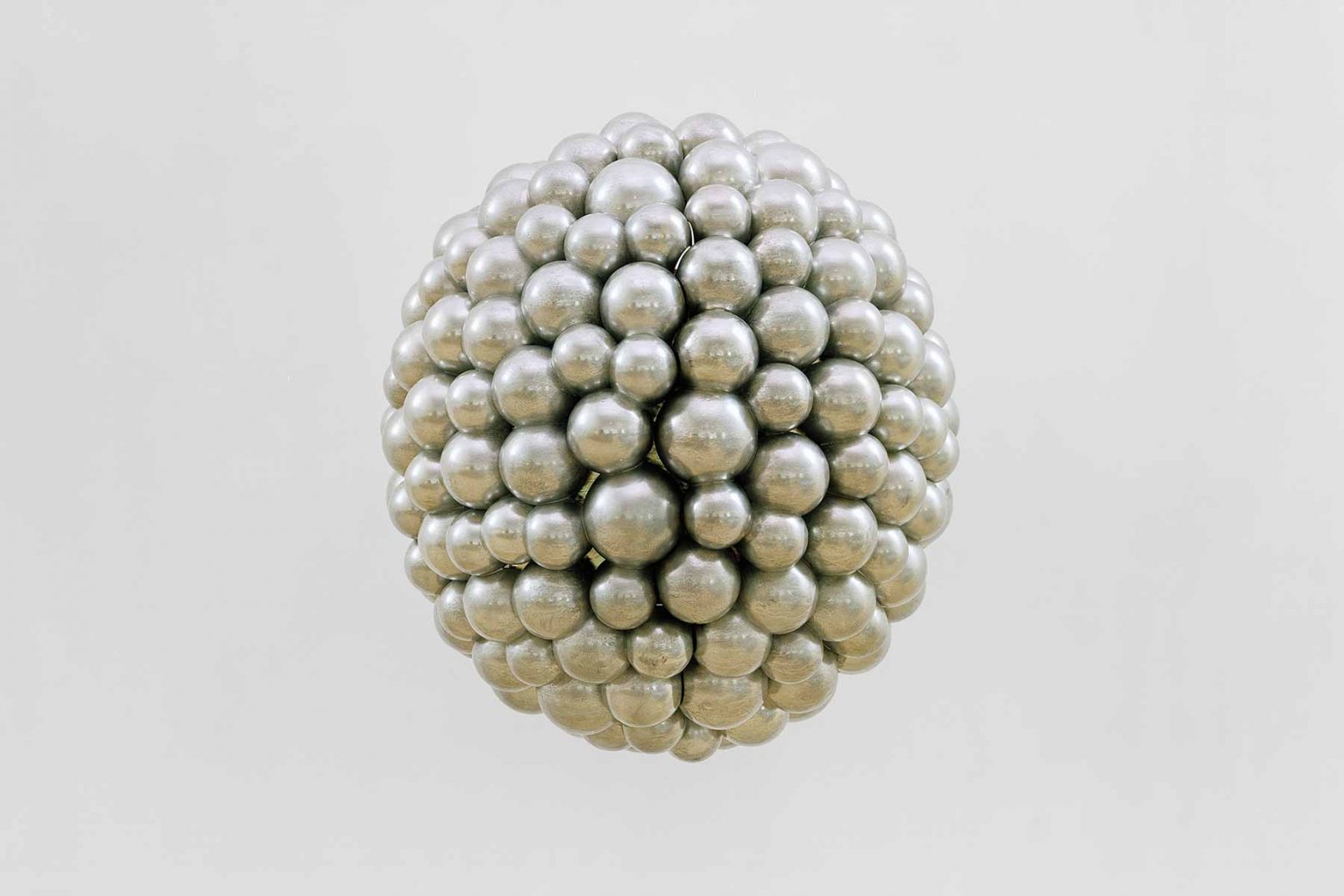 Geschlossener Tabernakelschrein und völlig geschlossene Perlenhülle