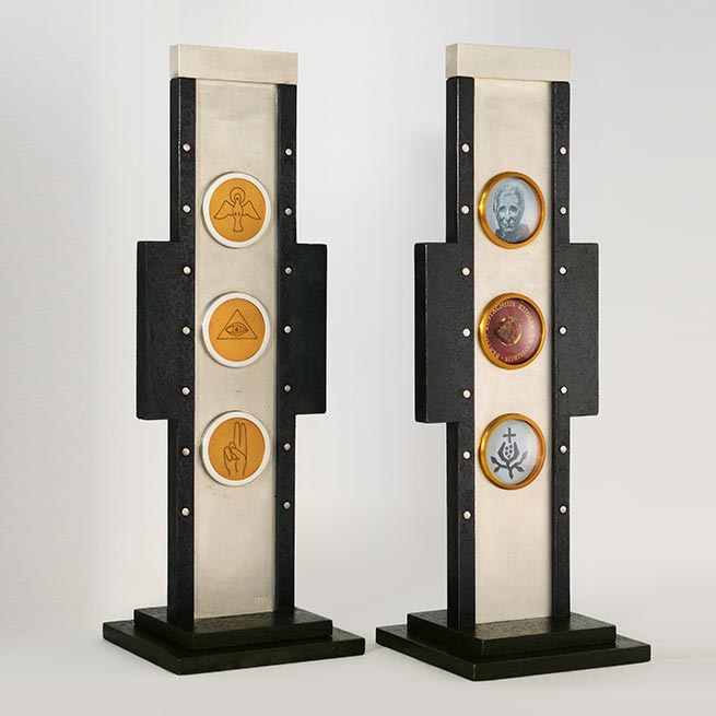 Reliquare aus geschmiedetem Eisen - Vorder- und Rückseite