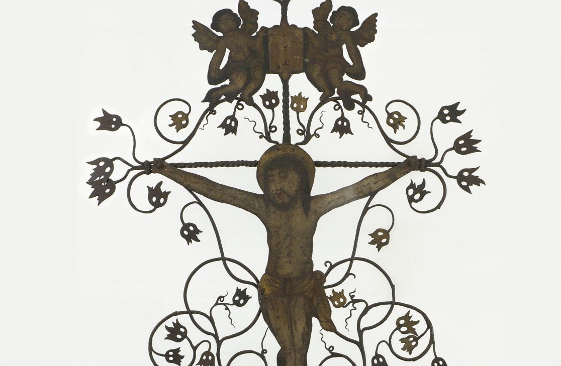 Detail eines geschmiedeten Grabkreuzes aus dem Grabkreuzmuseum