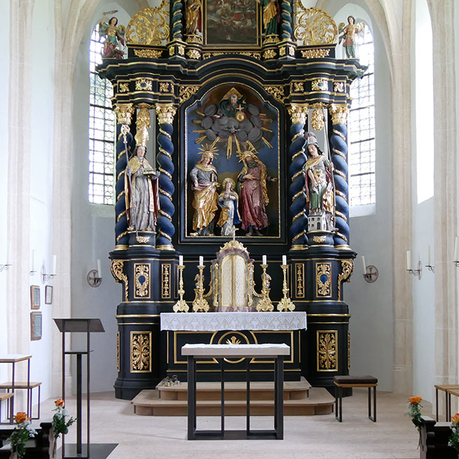 Neugestaltung Altarraum St. Vitus und Anna