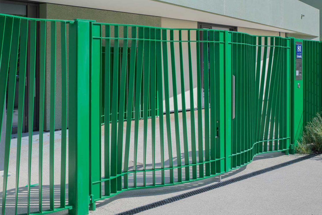 Detail Tor, skulpturaler Zaun