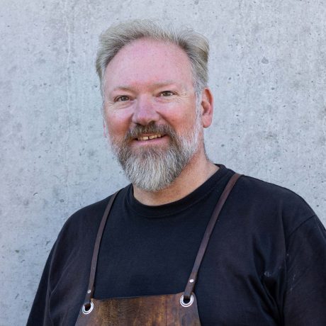 Christian Betz, Ihr Kontakt und Ansprechpartner für Beratung Grabkreuze und Führung durch das Grabkreuzmuseum der Kunstschmiede Bergmeister