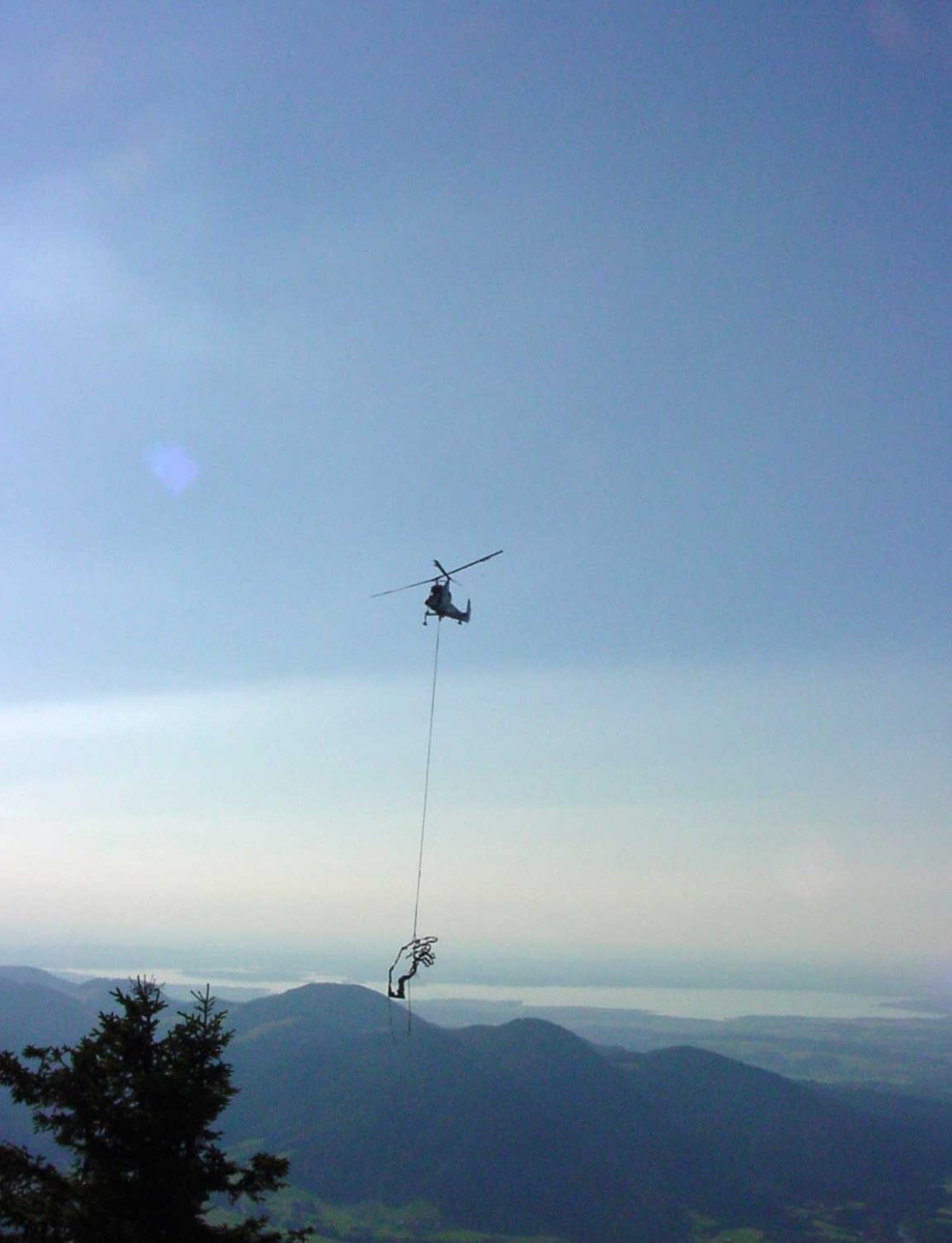Transport der Stahlskulptur Adams Hand