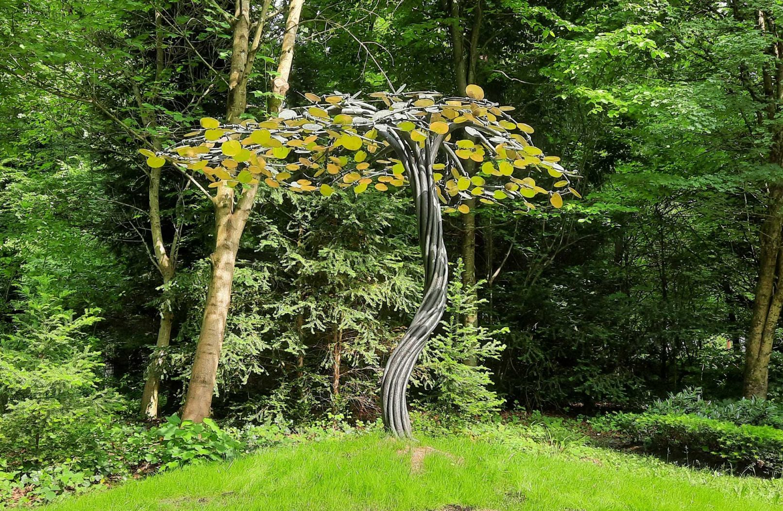 Grabmal Lebensbaum aus Bronze geschmiedet