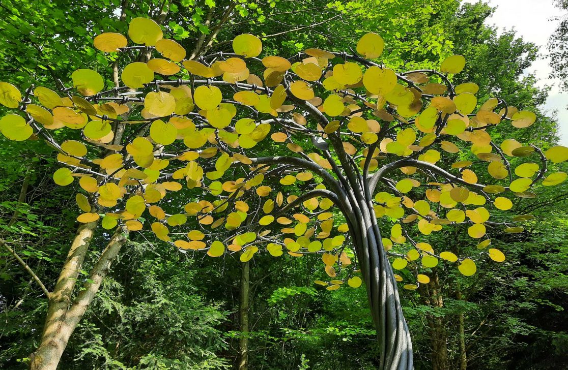 Blick auf die Blätter Grabmal Lebensbaum