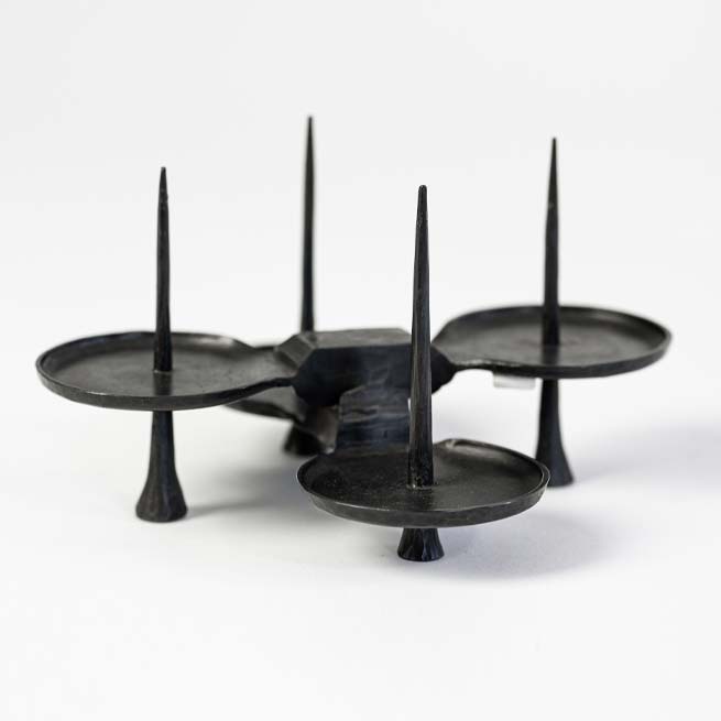 Vierarmiger Kerzenleuchter aus Bronze