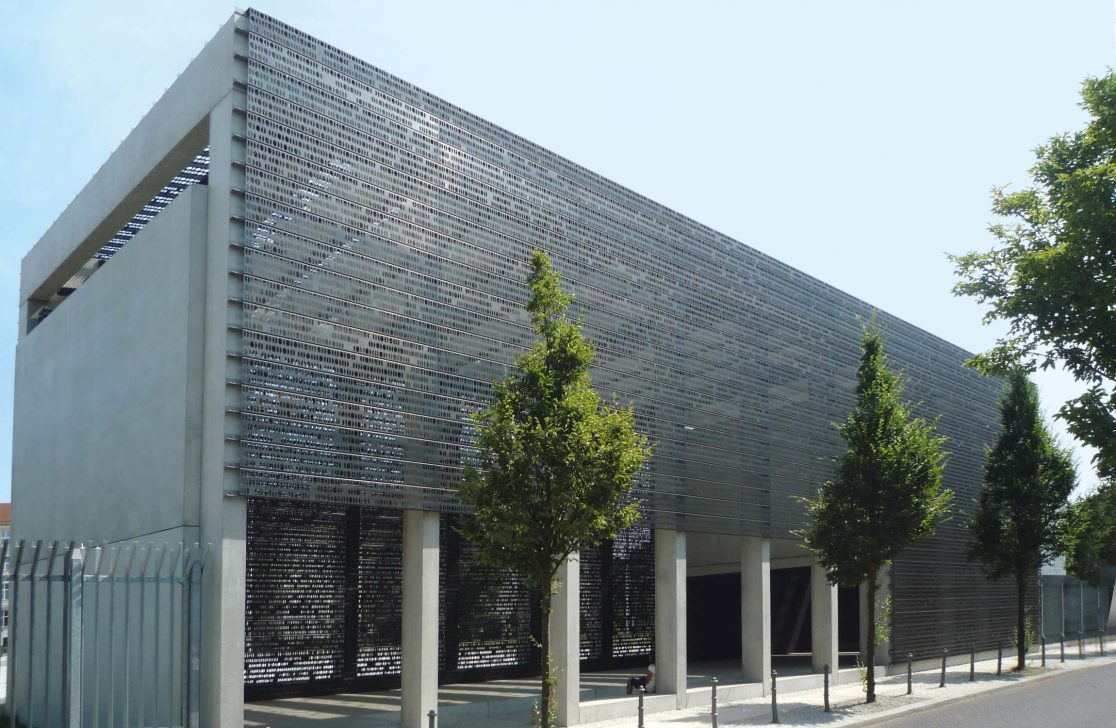 Ehrenmal der Bundeswehr, Bronzeblech gestanzt